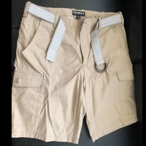 Express Classic Fit at the knee Men’s Cargo shorts size 31 NWT!